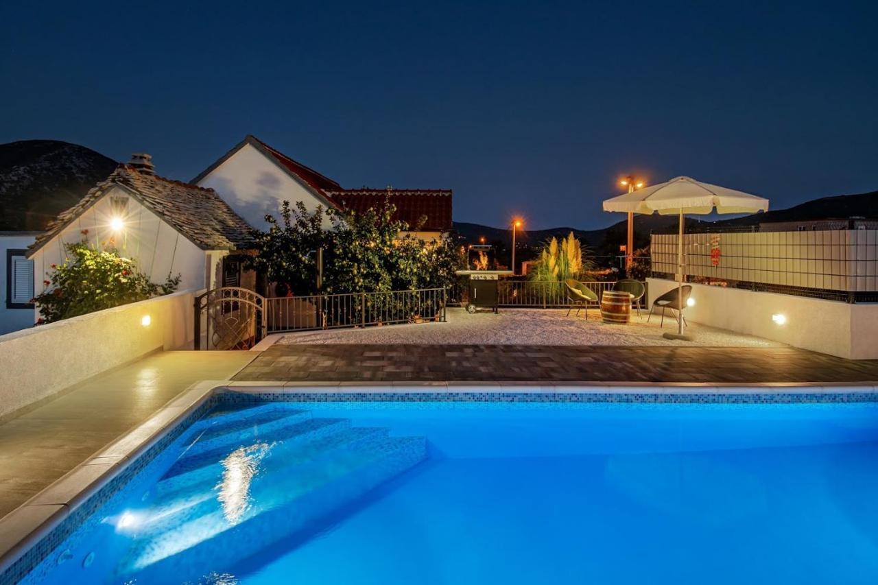 Villa House Camellia With Fenced Pool And Playground Blizna Donja Esterno foto