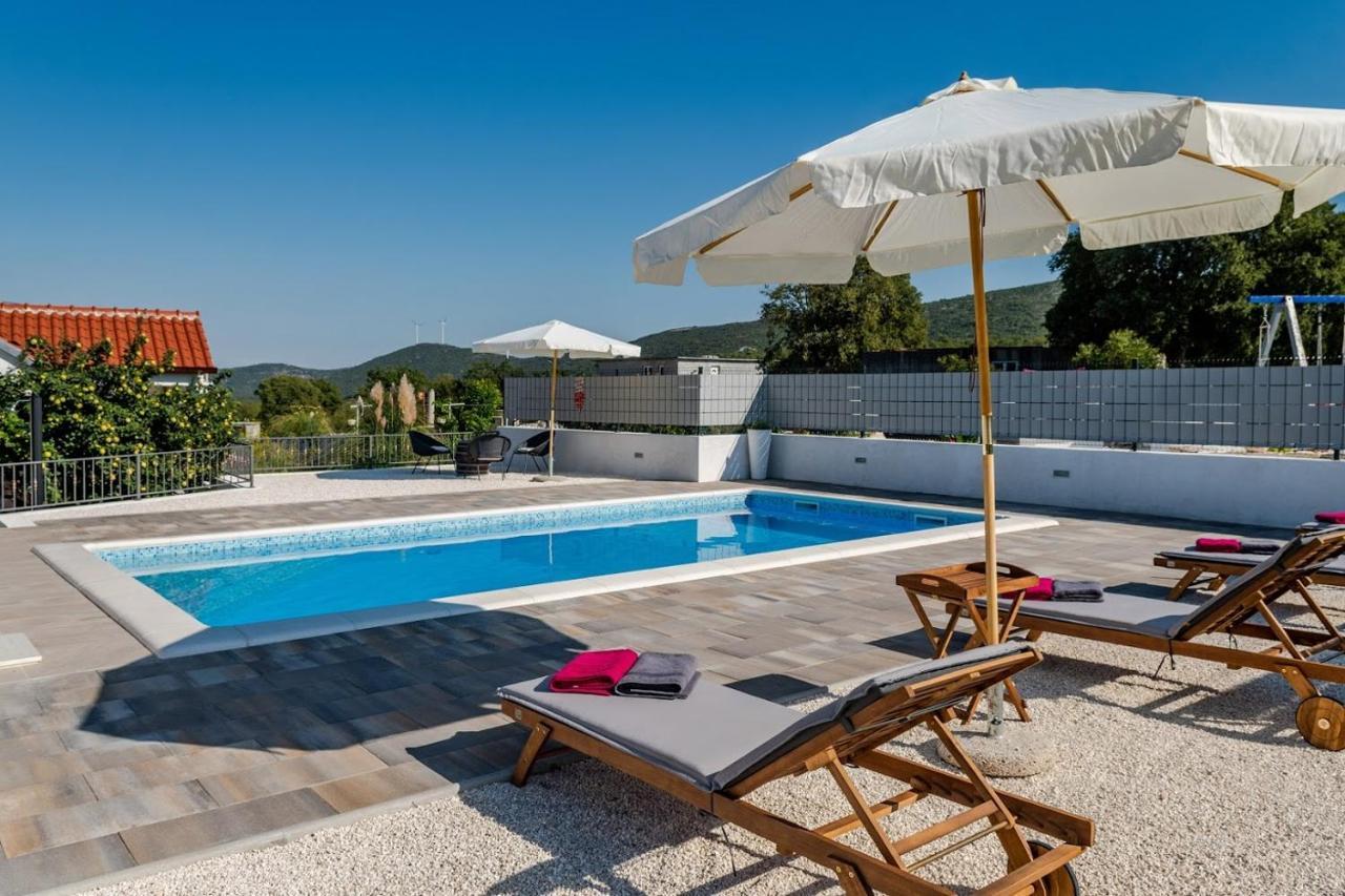 Villa House Camellia With Fenced Pool And Playground Blizna Donja Esterno foto