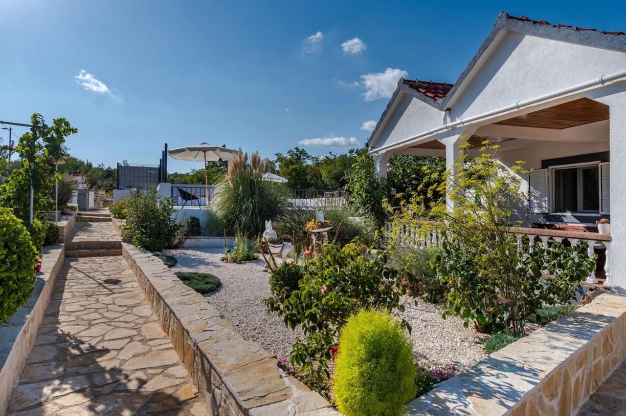 Villa House Camellia With Fenced Pool And Playground Blizna Donja Esterno foto