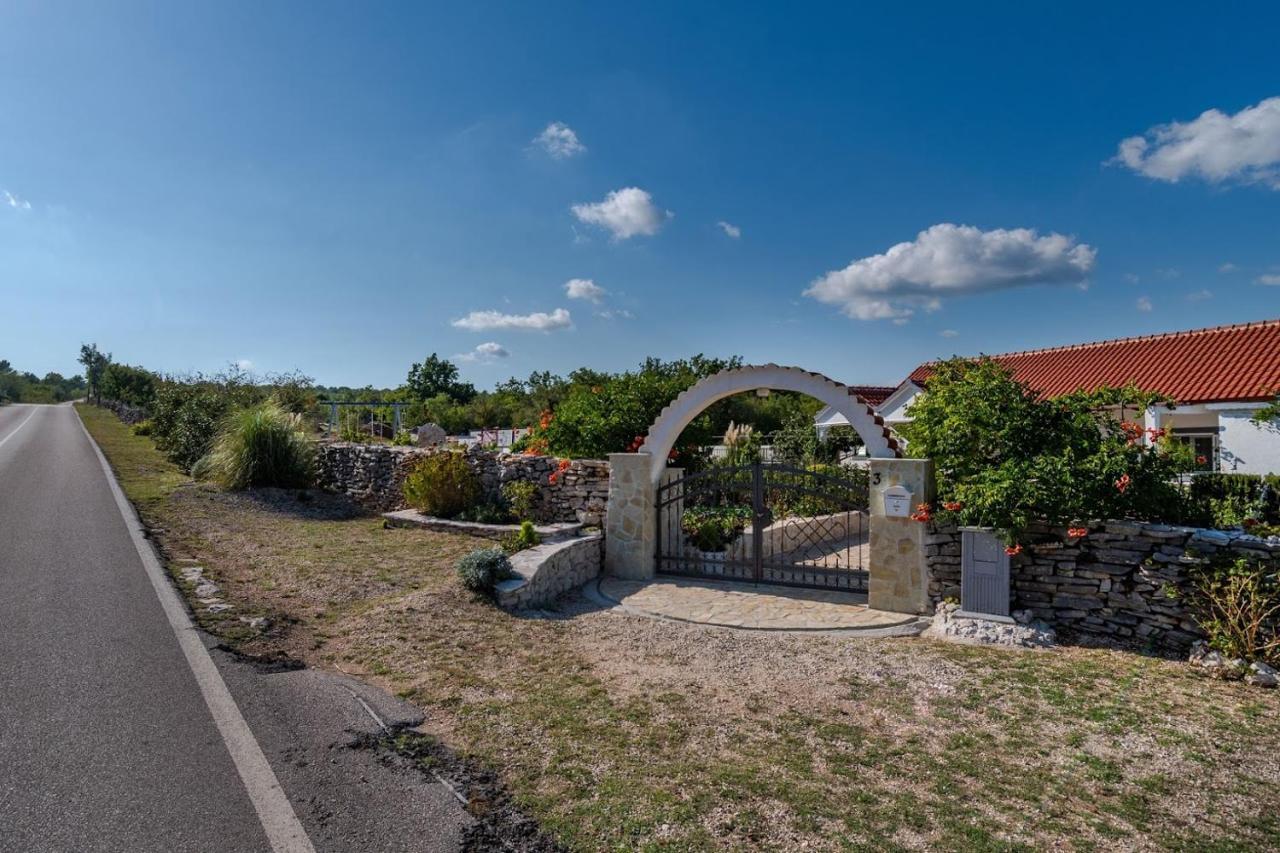 Villa House Camellia With Fenced Pool And Playground Blizna Donja Esterno foto