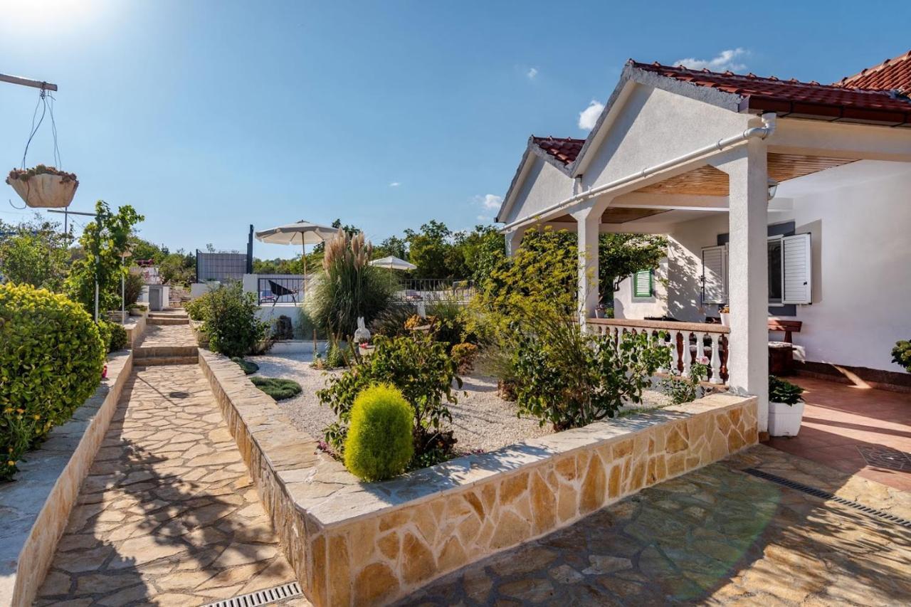 Villa House Camellia With Fenced Pool And Playground Blizna Donja Esterno foto
