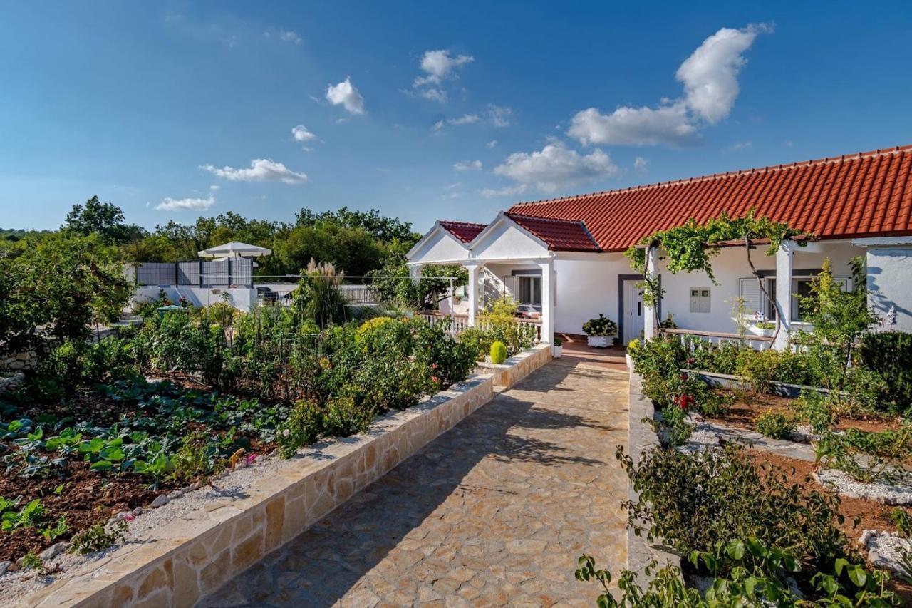 Villa House Camellia With Fenced Pool And Playground Blizna Donja Esterno foto