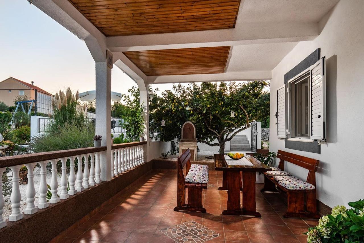 Villa House Camellia With Fenced Pool And Playground Blizna Donja Esterno foto