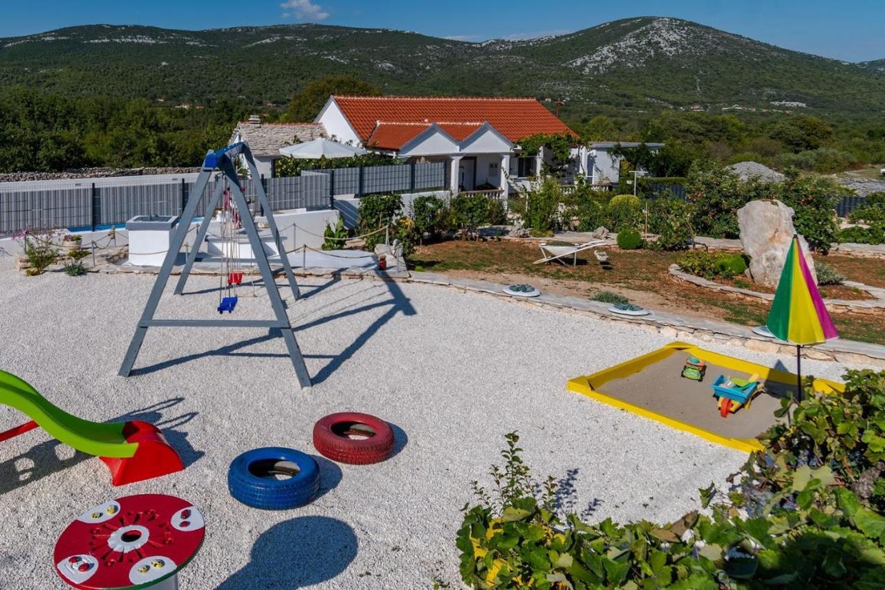 Villa House Camellia With Fenced Pool And Playground Blizna Donja Esterno foto