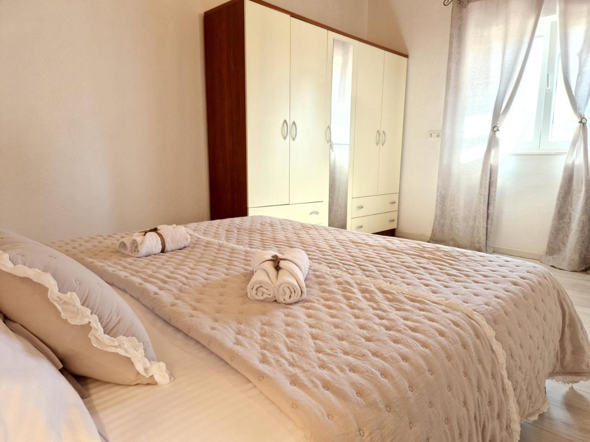 Villa House Camellia With Fenced Pool And Playground Blizna Donja Esterno foto
